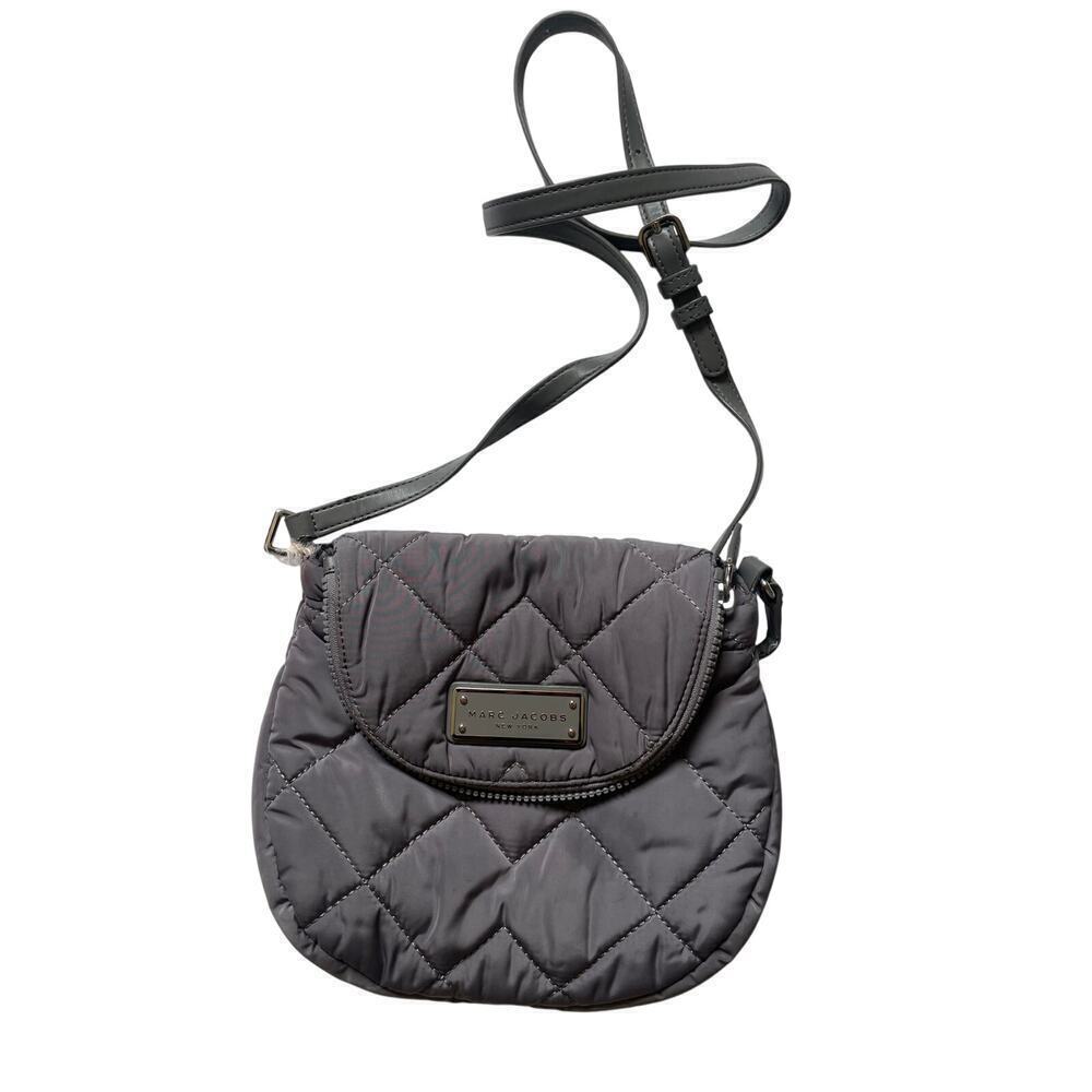 Marc Jacobs Gray Quilted Pouch Messenger Crossbody Bag ⬇️